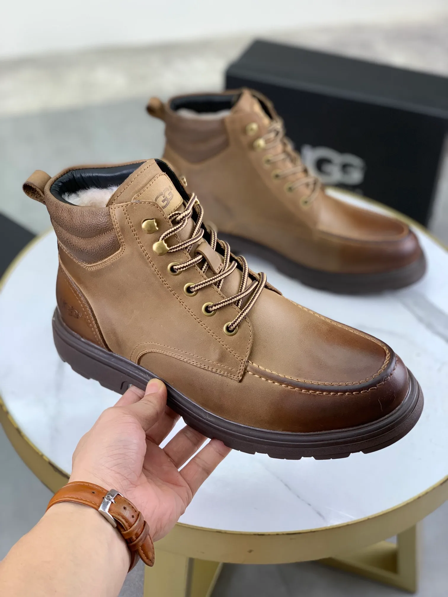 Factory price P640 💶[UGG] (full wool lining) Top-end high-quality fur integrated warm snow boots from Australia's warm luxury men's shoes brand, UGG-5877 official website synchronized, made of imported cowhide, carefully sewn...Imported rubber outsole (comfortable, soft, wear-resistant) The quality is really great...Exquisite workmanship, you can't put it down at first sight, code number: 39-44 Color: 3️⃣colors available